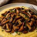Polenta mit Pilzen und Taleggio